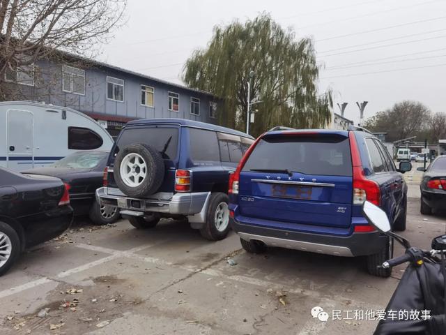 老车群里看到一台两门的二代帕杰罗,关键还是3.0手动档,够牛