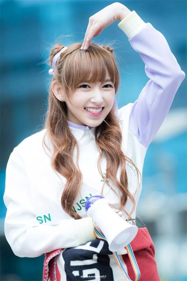 这个98年生的大胸萝莉,当过蔡徐坤导师,和王一博跳过舞:这是妖精转世吧