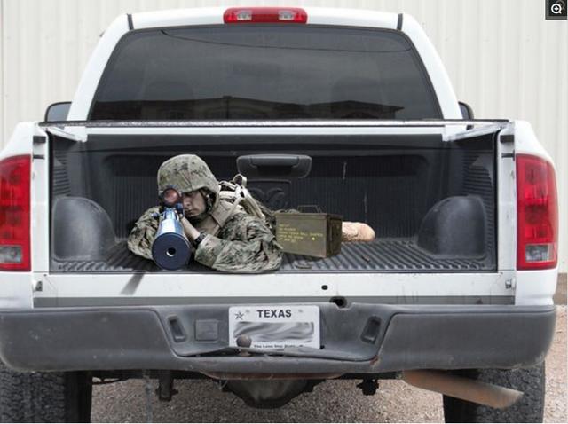 盘点在国外,皮卡的后车厢贴上了3D贴纸,栩栩如生,很逼真