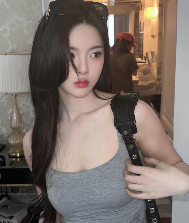 锦鲤附体杨超越,竟有性感美腿和沙漏身材