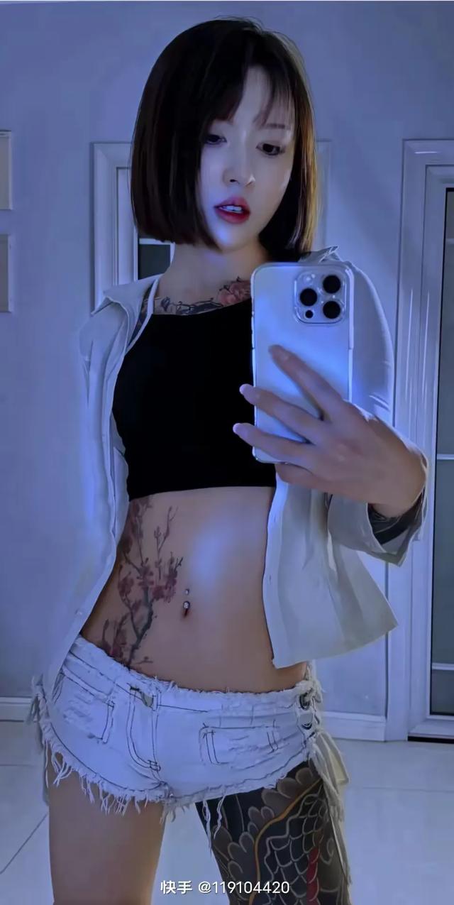 劲爆美女纹身:潮流壁纸让你的手机更酷炫!