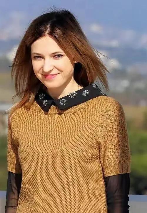 乌克兰美女检察官娜塔莉亚:因高颜值红遍全球,被普京钦点为少将