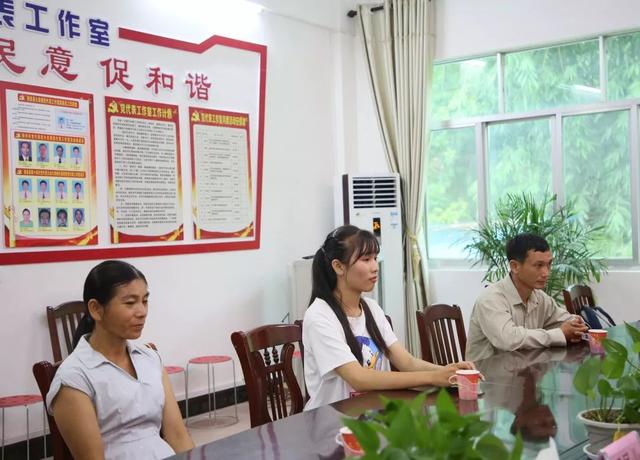 【征兵】融安两名美女新兵开始政审,大家认识吗?