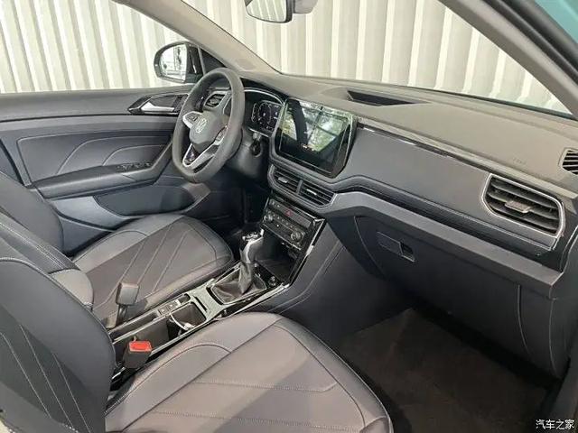 途岳新锐:熏黑进气格栅+熏黑轮圈 年轻人买车别只看HR-V、锋兰达