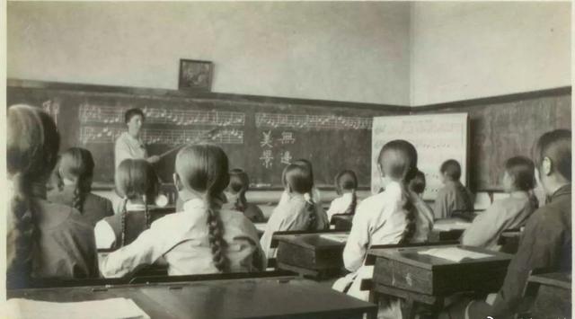 一组精彩照片:丹麦漂亮的超胖女模特,属于非洲山魈的写真镜头