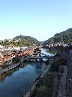 凤凰到张家界汽车(怎么去湘西凤凰旅游？本地人凤凰古城不上当攻略行住吃玩)