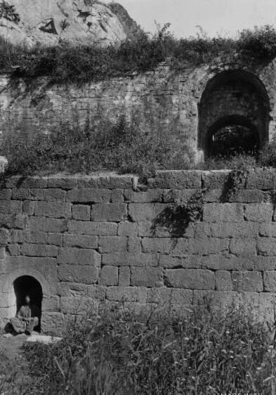 日本侵华施暴照:图6日军随军记者镜头里面的苏州姑娘