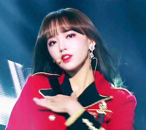 这个98年生的大胸萝莉,当过蔡徐坤导师,和王一博跳过舞:这是妖精转世吧