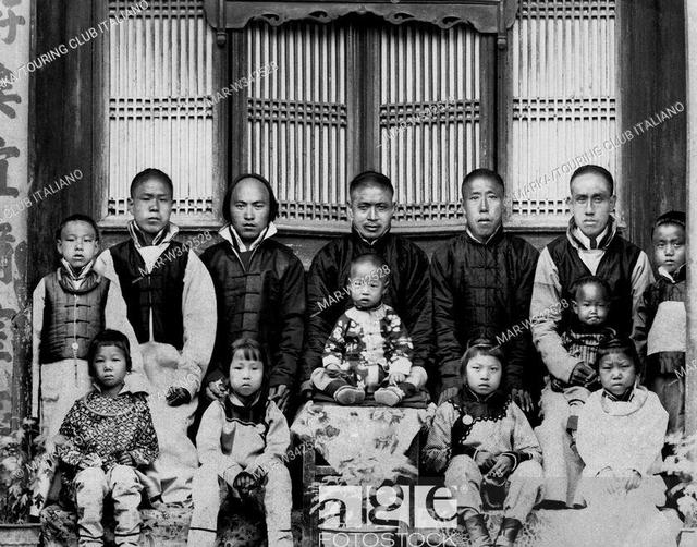 一组精彩照片:丹麦漂亮的超胖女模特,属于非洲山魈的写真镜头