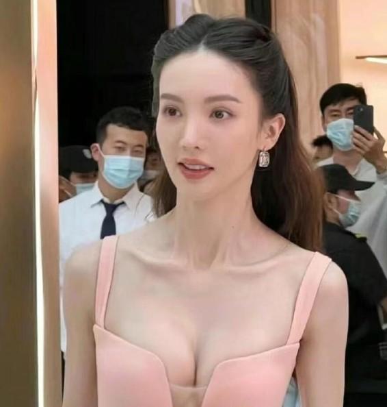 金晨胸围神秘暴增 网友PS技艺惊人 一夜爆红引热议