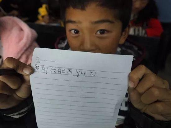 90后硬核美女学霸,山里“蹲”4年教5万多孩子写诗…