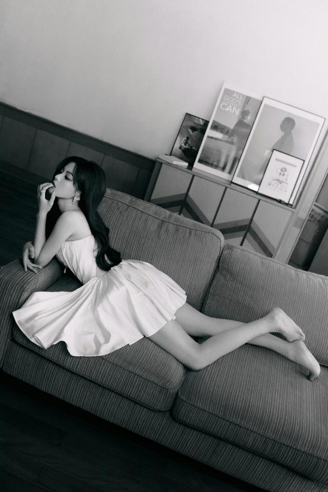 锦鲤附体杨超越,竟有性感美腿和沙漏身材