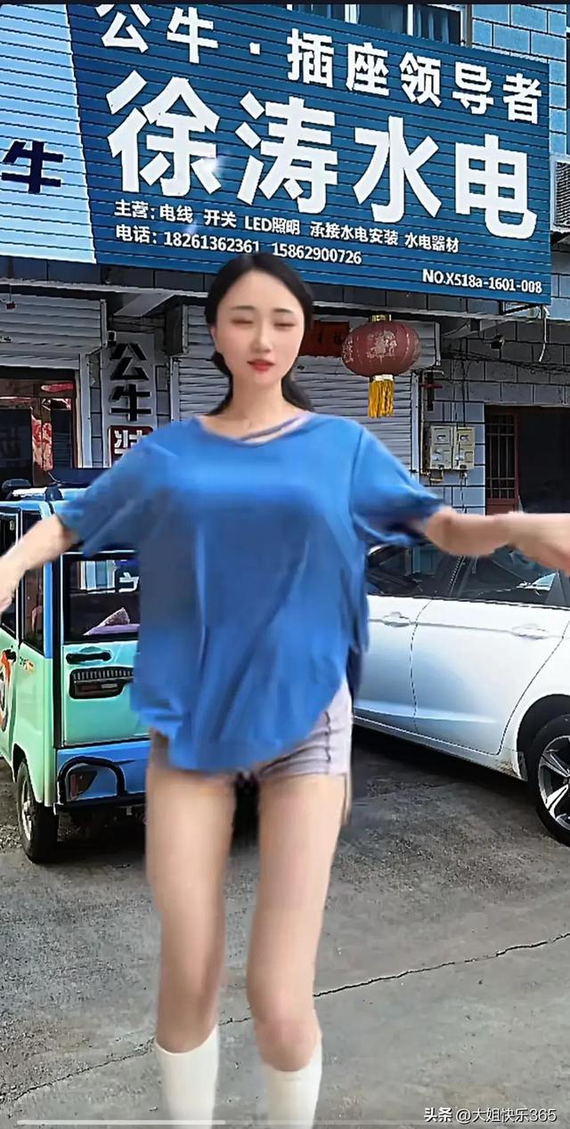火爆抖音的摇太阳舞蹈,美女的身材也太美了