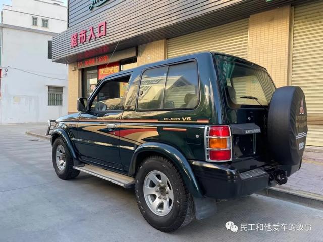 老车群里看到一台两门的二代帕杰罗,关键还是3.0手动档,够牛
