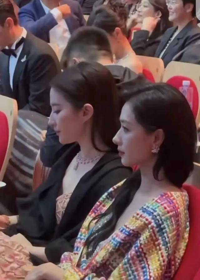 万茜的鼻子真是美到词穷啊,是和天仙同框都能平分秋色的那种绝了