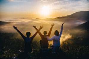 我和我的美女邻居(20岁那年，我和大我5岁的女邻居，发生一段至今难忘的情)