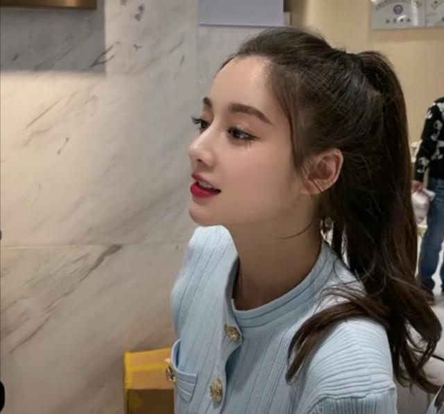 女网红撞脸热巴,被赞比本尊还美,网红圈为热度都在碰瓷明星?