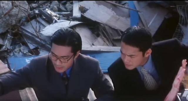 短裙美女好奇查看婴儿车却被残忍断肢,尺寸有点大《赤足惊魂》