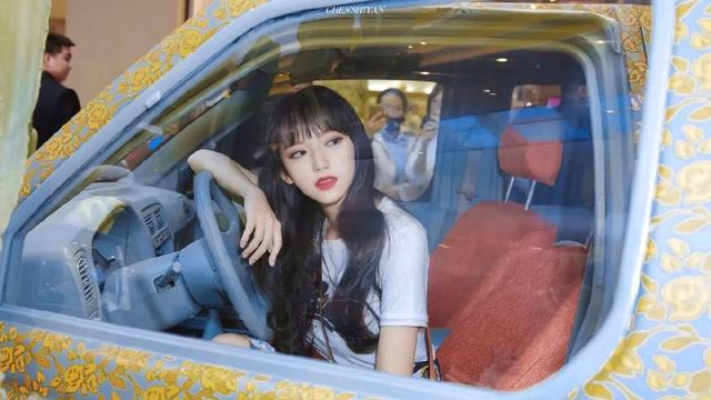 这个98年生的大胸萝莉,当过蔡徐坤导师,和王一博跳过舞:这是妖精转世吧