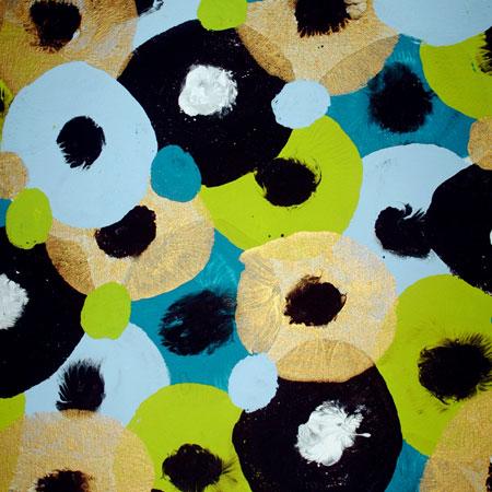 美女画家用傲人胸部作画,作品被花花公子创始人收藏