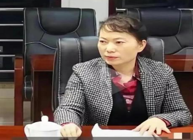 堪比狂飙!美女公安副局长狂言:背后的靠山不可动摇,结局打脸