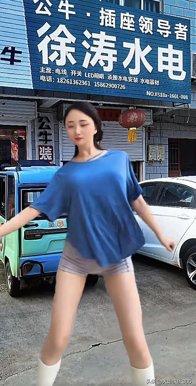 火爆抖音的摇太阳舞蹈,美女的身材也太美了