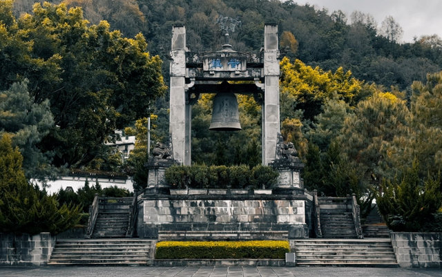 大妈怒斥,要扒光她衣服!南京一女子穿和服在公园拍照后续!