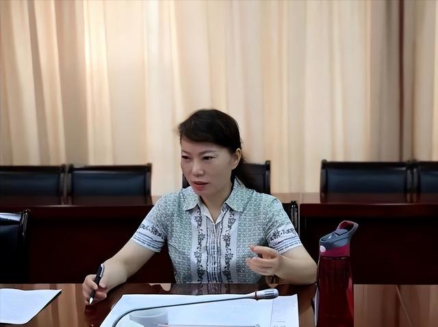 堪比狂飙!美女公安副局长狂言:背后的靠山不可动摇,结局打脸