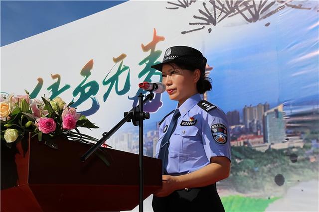 堪比狂飙!美女公安副局长狂言:背后的靠山不可动摇,结局打脸