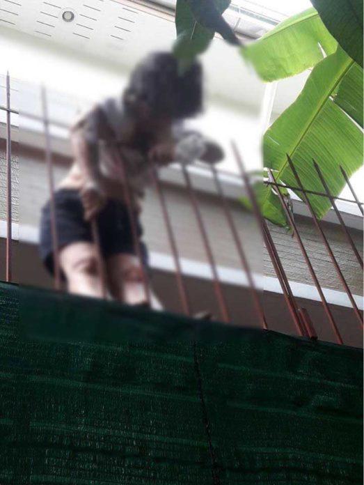 泰女子从2楼阳台坠落,胸被卡铁围栏!