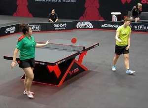 美女与球拍(德国名女踹挡板遭禁赛吃球拍，听妈妈话跟老公回家，借美女潇洒)