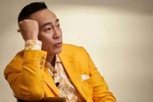 美女被同性强吻图片(林保怡遭同性强吻引热议，性取向成谜单身至今)