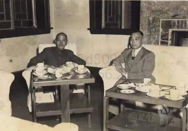 日本侵华施暴照:图6日军随军记者镜头里面的苏州姑娘