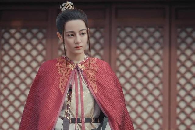 女网红撞脸热巴,被赞比本尊还美,网红圈为热度都在碰瓷明星?