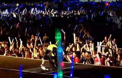 严肃讨论,五月天一共在演唱会上捡到过多少件内衣