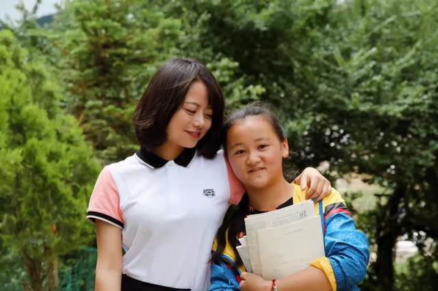 90后硬核美女学霸,山里“蹲”4年教5万多孩子写诗…