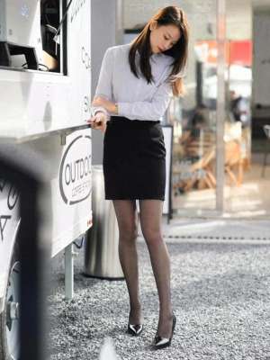 美女丝袜日记(美女秘书极品身材高跟鞋黑丝职业装穿搭)