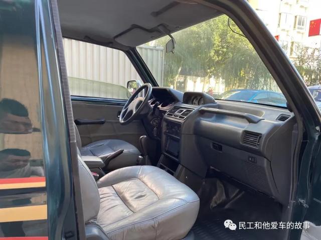 老车群里看到一台两门的二代帕杰罗,关键还是3.0手动档,够牛