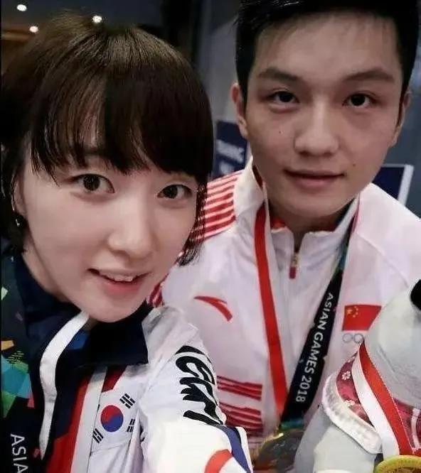 德国名女踹挡板遭禁赛！吃球拍，听妈妈话跟老公回家，借美女潇洒