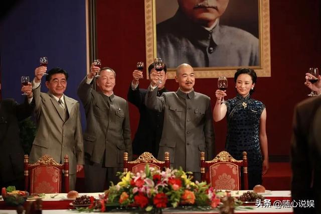 演过“宋庆龄”的16位女星，谁像国母本尊再现，谁赶鸭子上架？