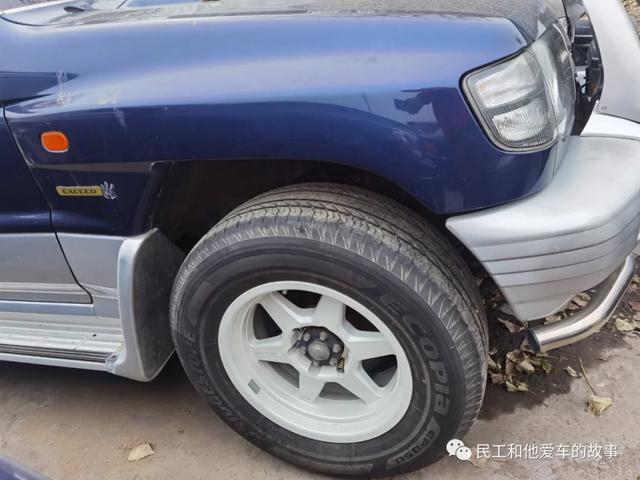 老车群里看到一台两门的二代帕杰罗,关键还是3.0手动档,够牛