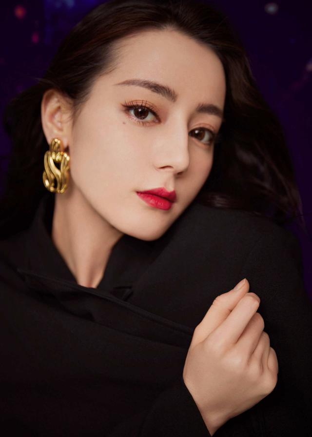 女网红撞脸热巴,被赞比本尊还美,网红圈为热度都在碰瓷明星?