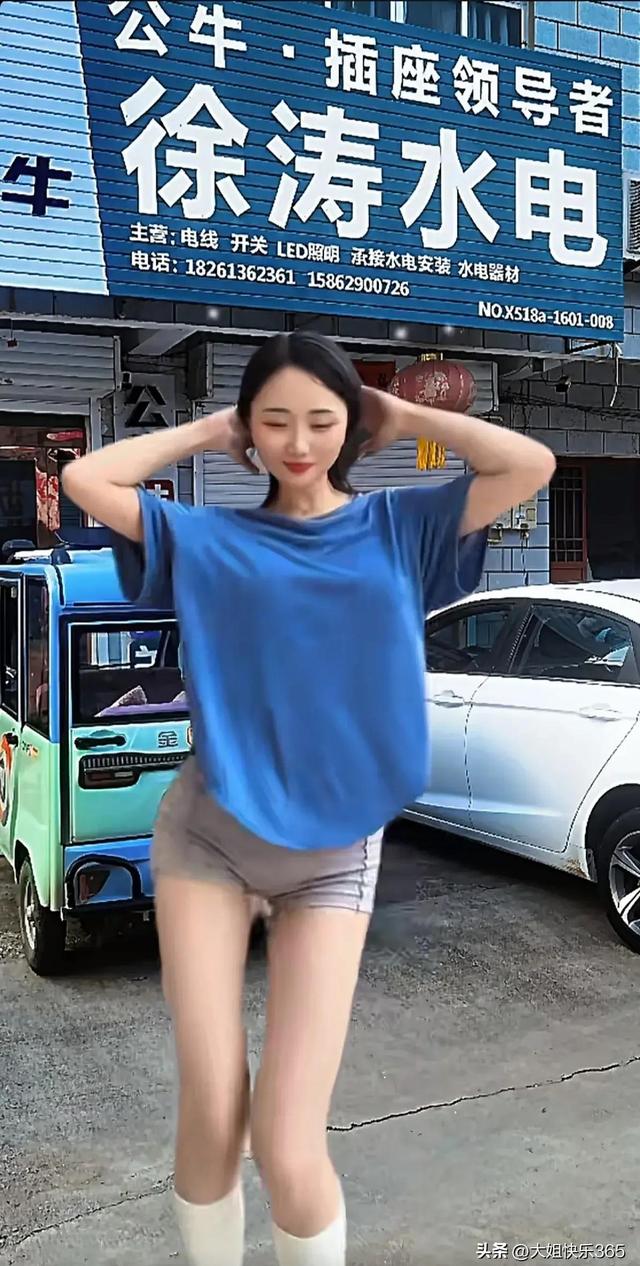 火爆抖音的摇太阳舞蹈,美女的身材也太美了