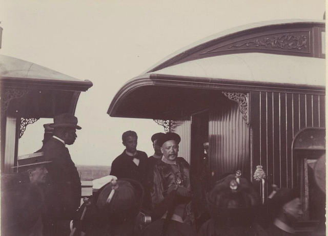 日本侵华施暴照:图6日军随军记者镜头里面的苏州姑娘