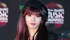 美女大胸抖胸视频(泫雅舞台上掀裙子 大尺度举动惊呆众人掀裙走光画面令人膛目)