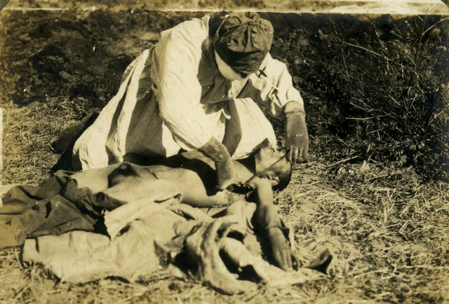 日本侵华施暴照:图6日军随军记者镜头里面的苏州姑娘