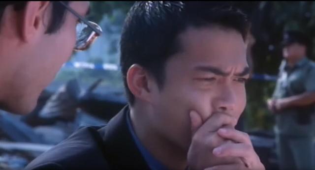 短裙美女好奇查看婴儿车却被残忍断肢,尺寸有点大《赤足惊魂》