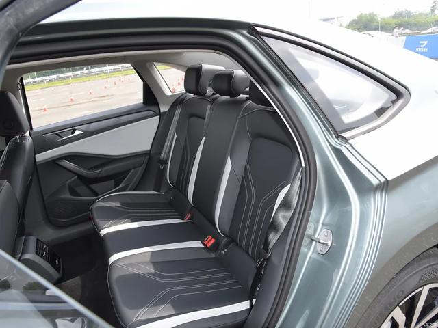 捷达VA7 不到9万买“大众速腾”?发动机带T!家用买它可太香了!