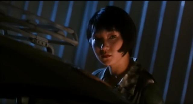 短裙美女好奇查看婴儿车却被残忍断肢,尺寸有点大《赤足惊魂》