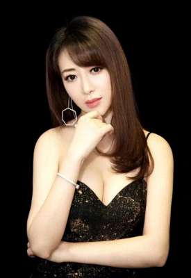 翘臀 美女(美女演员陈紫函性感写真丰乳肥臀魔鬼身材太火辣了)